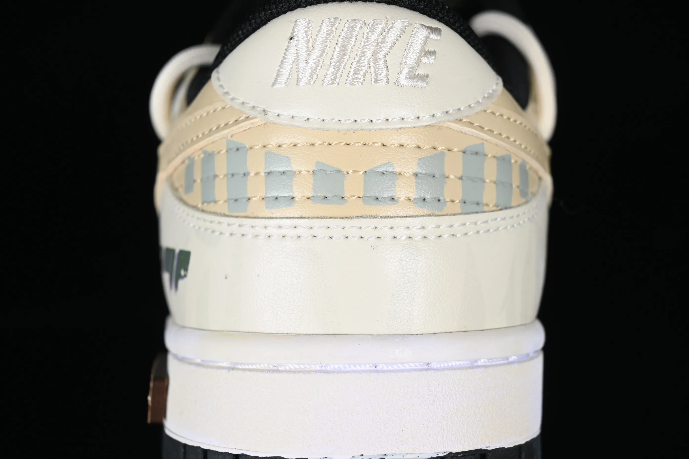 All Categories Nk SB Dunk Series Nk SB Dunk Low Low-top sneakers Nk Dunk Low Panda Prank-Jungle Crossing Mishan Genno SB strappy low-top casual sneakers DV0831-002